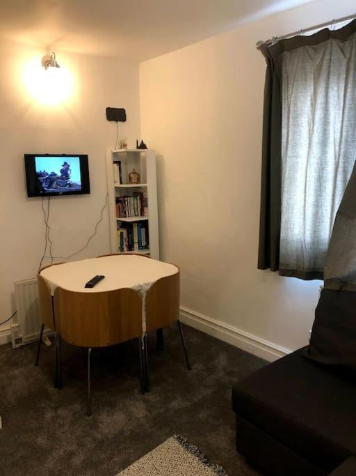 Private In Wrose, Shipley, Bradford Apartment *