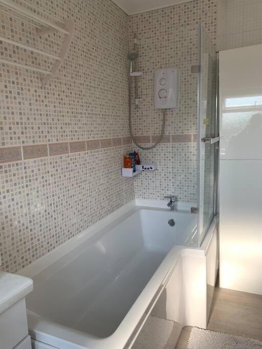 Private In Wrose, Shipley, Bradford Apartment *